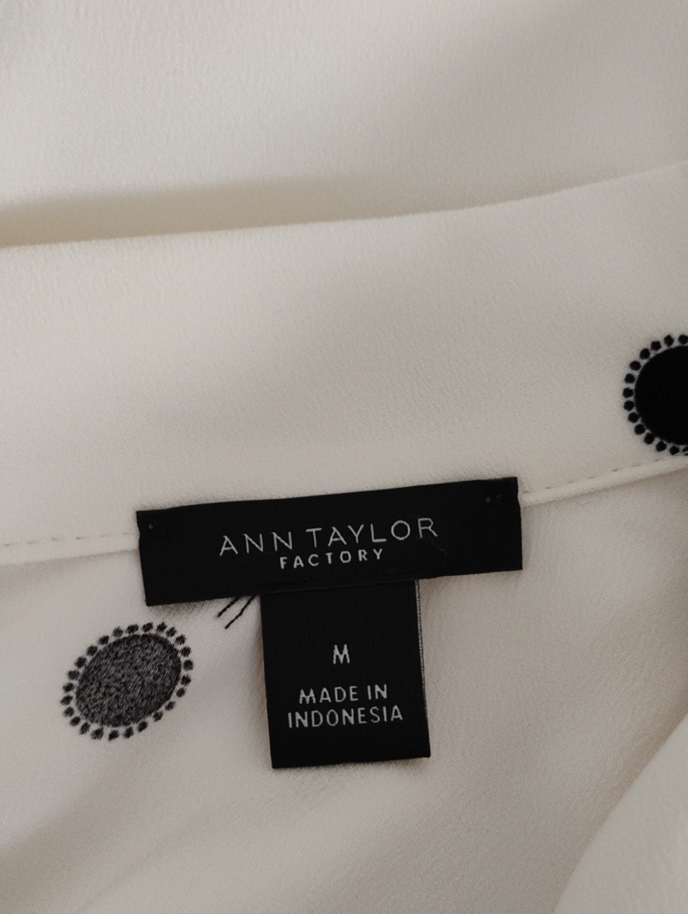 Pretty Ann Taylor Blouse - Picture 5 of 5